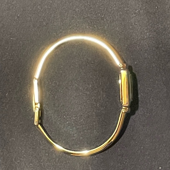 Gucci Black and Silver Square Face Watch - Picture 10 of 11